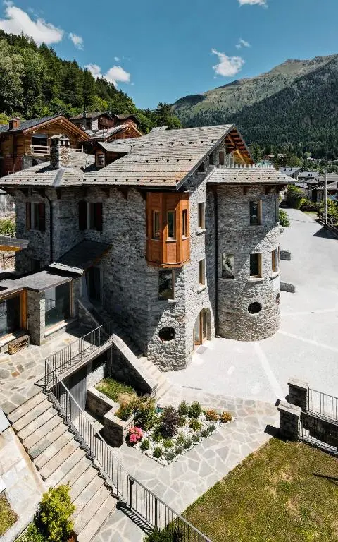 Garni Grey Castle