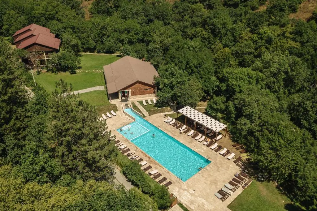 Apricot Aghveran Resort