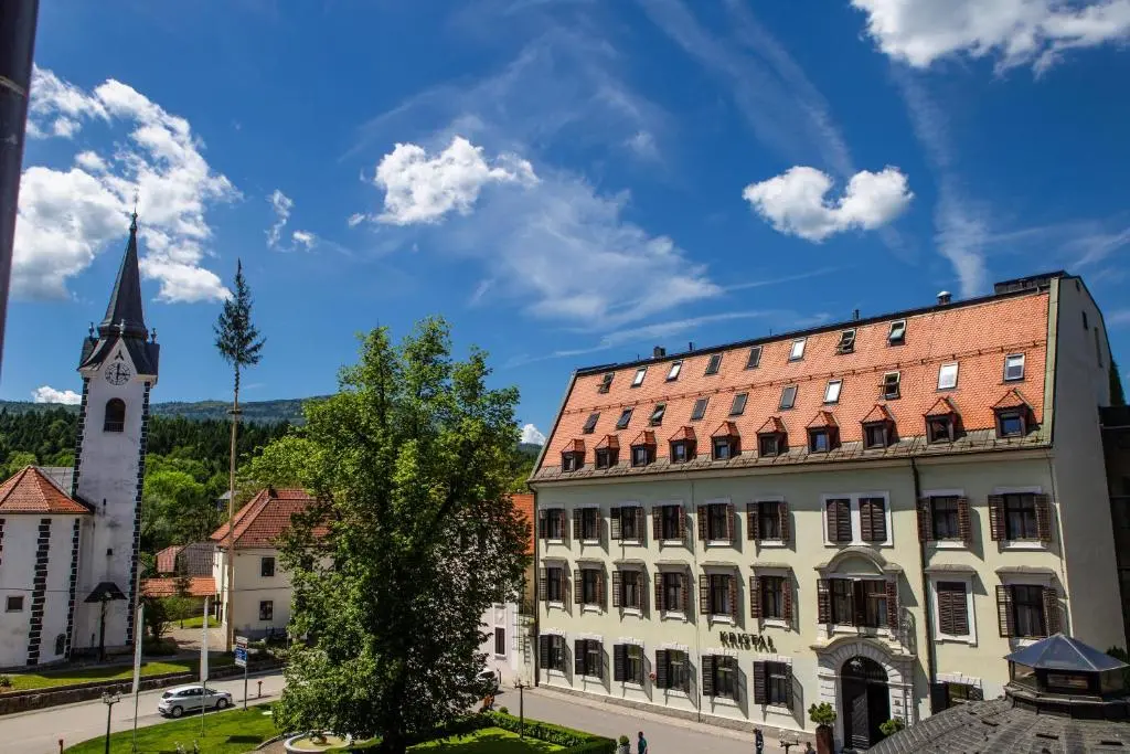 Kristal Hotel