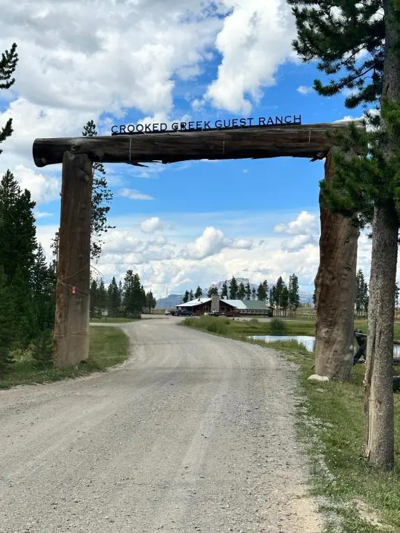 Crooked Creek Guest Ranch