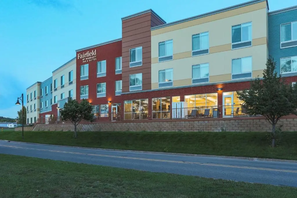 Fairfield Inn & Suites Marquette