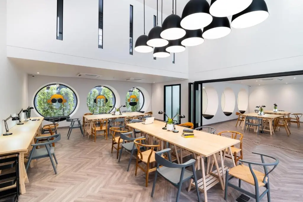 Blu Monkey Hub & Hotel