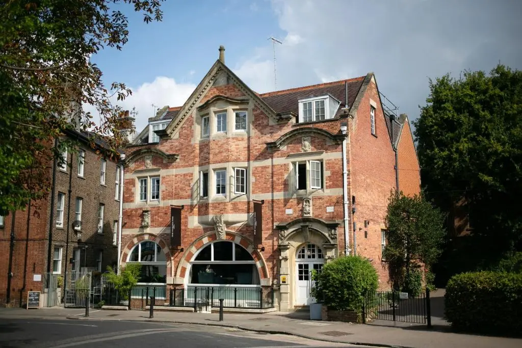 One Warwick Park Hotel