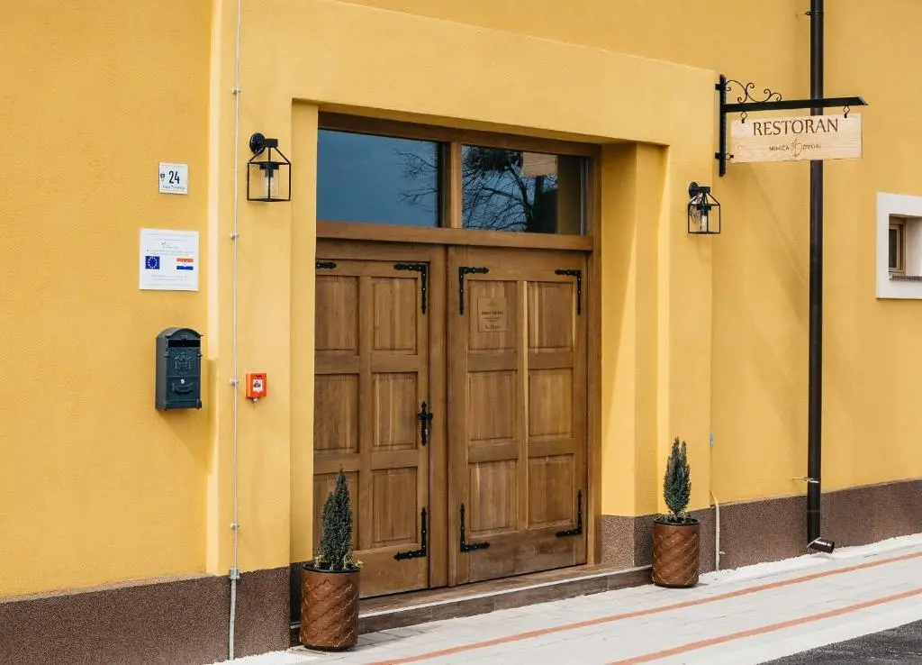 Pansion Mihića Dvori