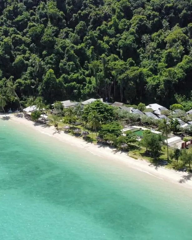 Thanya Beach Resort