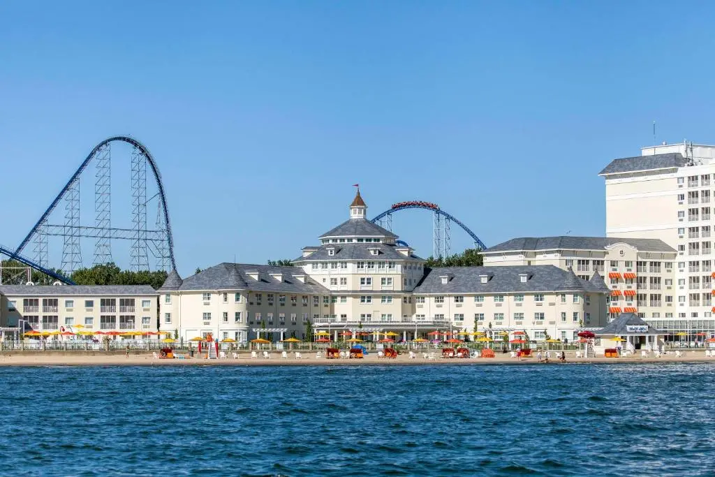 Cedar Point Hotel Breakers