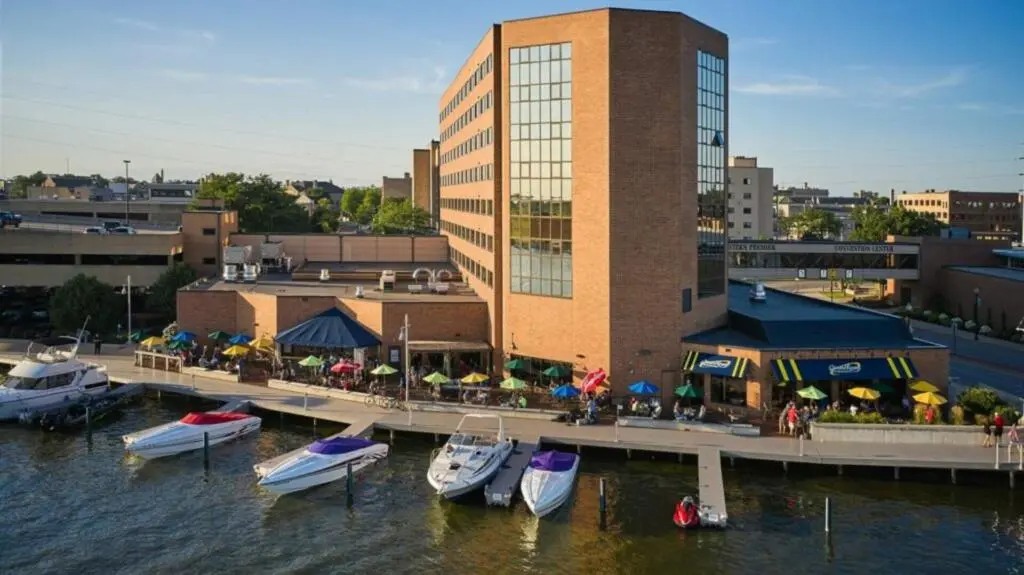 Oshkosh Waterfront Hotel