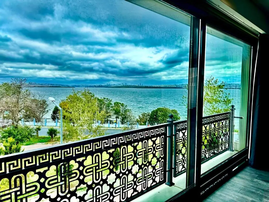 Ezkar Bathonea Art Istanbul