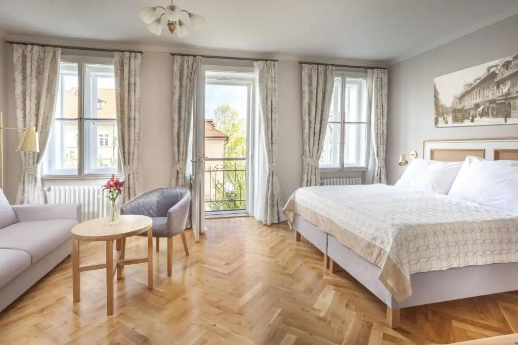 Hotel at the Golden Scissors
