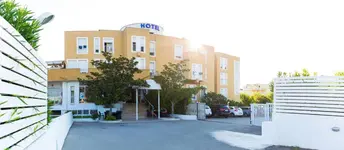 Hotel Holiday