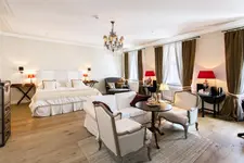 Lesar Hotel Angel