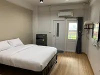9TY Hotel (Ninety Hotel)
