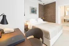 Envoy Hotel