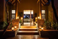 Moya Safari Lodge & Villa