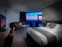 Lakes Hotel