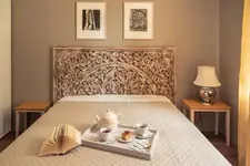 Lake & Library Hotel