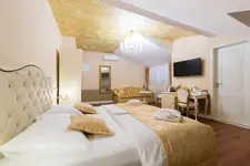 Central Square Heritage Hotel