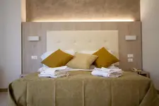 Falcon Hotel