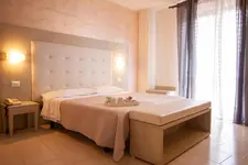 Falcon Hotel