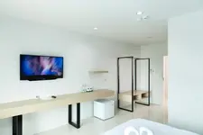 B Hotel