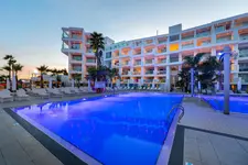 Limanaki Beach Hotel & Suites