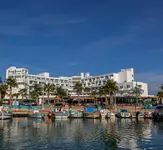 Limanaki Beach Hotel & Suites