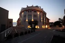 E' Hotel