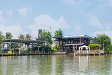 Feel Like Home (แบบบ้านบ้าน)