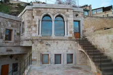 Sarnich Cave Suites