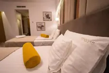 Hotel River