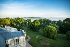 Schloss Kaarz mit Park