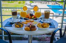 Real Colonia Hotel & Suites