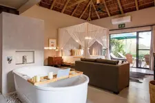 Moya Safari Lodge & Villa
