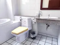 Thong Paeka Hotel