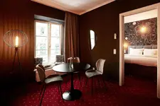 WDREI Hotel