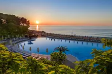 Riviera Beach Hotel & Spa
