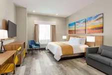 Days Inn & Suites by Wyndham Greater Tomball