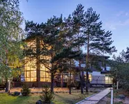 Lake House Hotel (Дом у озера)