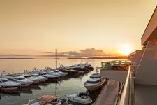 Le Meridien Lav Split