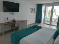 Captain Don's Habitat