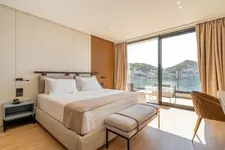 Yacht Premium Hotel