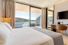 Yacht Premium Hotel