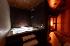 Roset Hotel & Residence