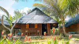 Me Bungalow Beach Resort