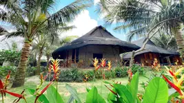 Me Bungalow Beach Resort