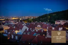 Hotel At the Green Grape