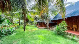 Me Bungalow Beach Resort