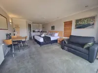 Hotel Lake Brunner