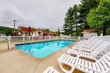 Riverbank Motel & Cabins