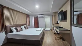 S7ven Ratchada (โรงแรมเซเว่นรัชดา)